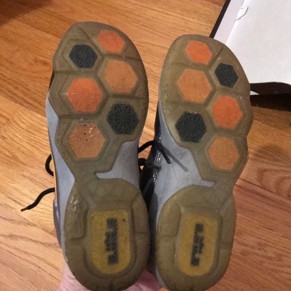 Nike Lebron XII PS Boys Sneakers gently worn - Picture 6 of 6